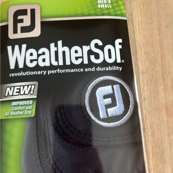 FootJoy SciFlex and WeatherSof Gloves in White and Black - Picture 5 of 6